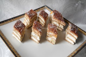 Desert prajitura cu foi cu nuca si crema de lime