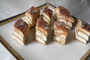Desert prajitura cu foi cu nuca si crema de lime