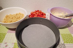 Desert tarta crumble cu mascarpone si capsuni