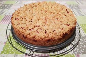 Desert tarta crumble cu mascarpone si capsuni