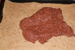 Desert prajitura cu foi cu nuca si crema de ciocolata