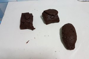 Desert prajitura cu foi de cacao si crema cu lapte condensat