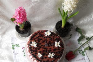 Desert tort cu crema de coacaze si dulceata de soc