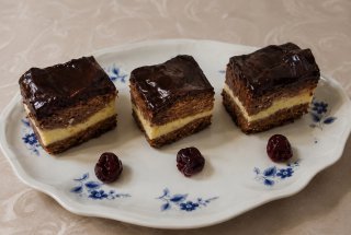Cheesecake cu visine si ciocolata