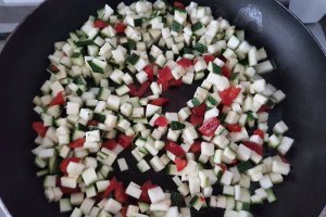 Aperitiv oua cremoase cu legume de vara