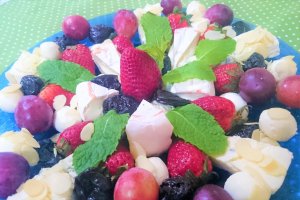 Aperitiv cu branzeturi si fructe