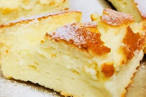Desert prajitura cu branza dulce, iaurt grecesc si frisca