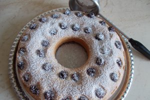 Desert prajitura din albusuri, cu visine