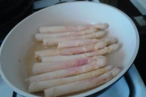 Pulpe de pui cu sparanghel si cartofi dulci