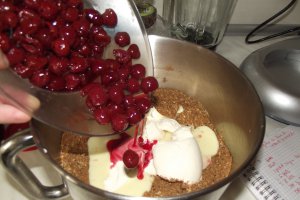 Desert prajitura cu crema de biscuiti si lapte condensat