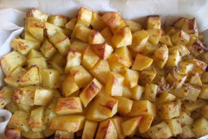 Cartofi aromatizati, la cuptor