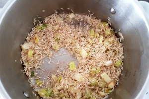 Piept de pui cu rosii uscate la soare si orez libanez cu fasole alba si branza Feta
