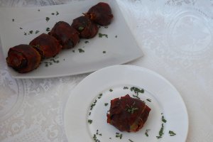 Chiftele in foi de ceapa invelite in jambon