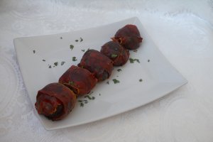 Chiftele in foi de ceapa invelite in jambon