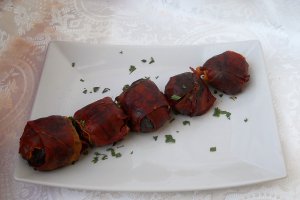 Chiftele in foi de ceapa invelite in jambon