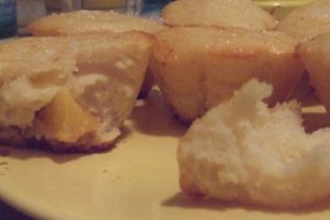 Briose cu piersici si briose cu ciocolata si zmeura