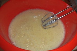Desert iepurasi de pasca cu prune uscate si rodie
