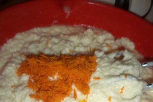Desert iepurasi de pasca cu prune uscate si rodie