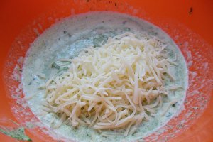 Aperitiv briose cu spanac si cascaval