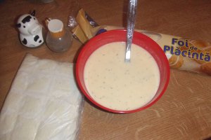 Cheese&spinach in foi de placinta cu carnaciori la cuptor
