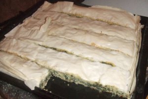 Cheese&spinach in foi de placinta cu carnaciori la cuptor