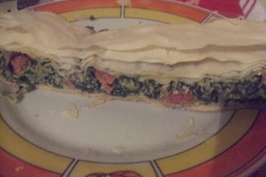 Cheese&spinach in foi de placinta cu carnaciori la cuptor
