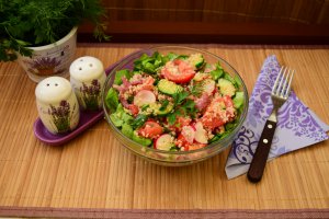 Salata de cuscus cu legume si bacon afumat