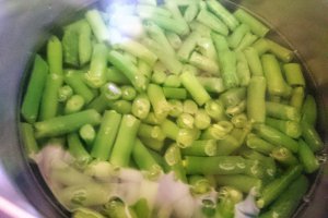 Felii de pui cu fasole verde