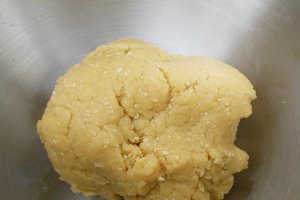 Desert tarta cu crema cu lapte de cocos, caju si zmeura