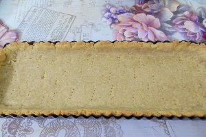 Desert tarta cu crema cu lapte de cocos, caju si zmeura