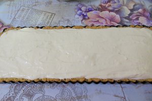 Desert tarta cu crema cu lapte de cocos, caju si zmeura