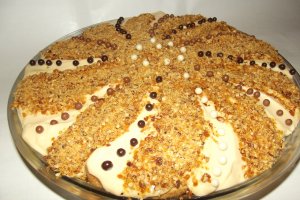 Desert prajitura cu caramel si krant de migdale