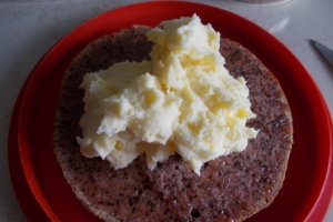 Desert tort cu capsuni si crema mousseline