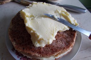 Desert tort cu capsuni si crema mousseline