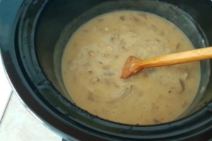 Tocanita de pleurotus la slow cooker Crock-Pot