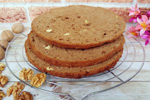 Desert blat de tort cu cacao si nuci