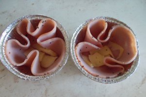 Aperitiv ochiuri in cuib de sunca