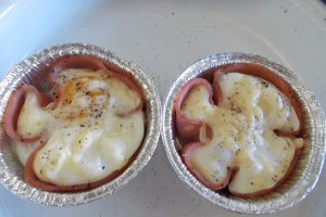 Aperitiv ochiuri in cuib de sunca