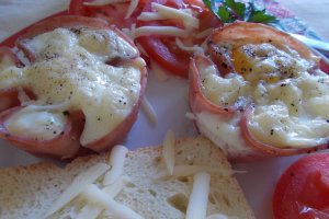 Aperitiv ochiuri in cuib de sunca