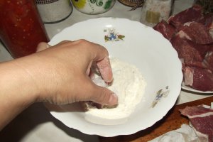 Tocanita de vitel la slow cooker Crock-Pot