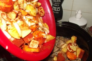 Tocanita de vitel la slow cooker Crock-Pot