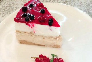 Desert Martini cheesecake cu fructe de padure