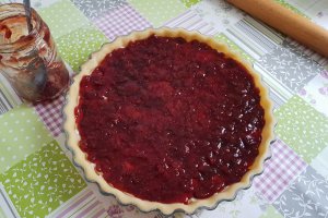 Desert crostata cu ricotta si marmelada de capsuni