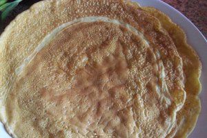 Desert clatite cu dulceata de trandafiri