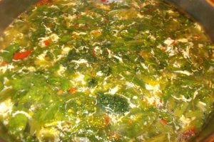 Ciorba de salata verde cu zdrente de ou