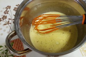 Desert cu piscoturi si fructe de padure