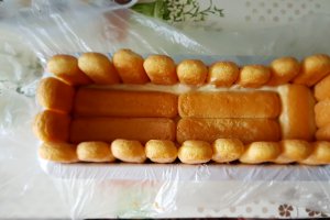 Desert cu piscoturi si fructe de padure