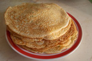 Desert clatite cu flori de salcam