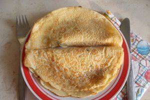 Desert clatite cu flori de salcam