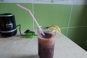 Smoothie cu grepfruit, banana si afine